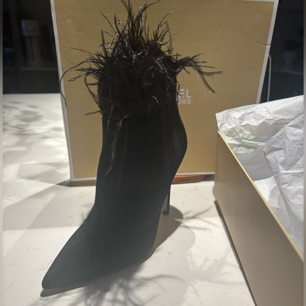 Reduced! MICHAEL KORS Ostrich Feather Suede Ankle Boot, Black, Size 8.5 - Picture 8 of 10